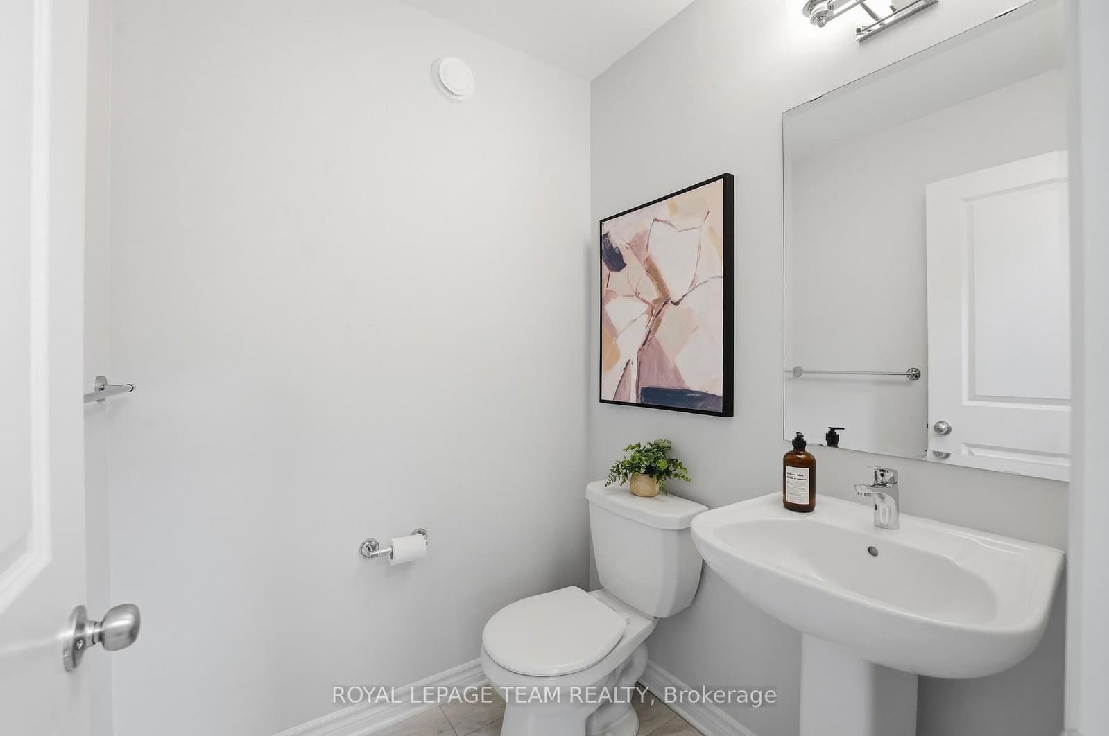 715 Maverick Crescent thumbnail 22