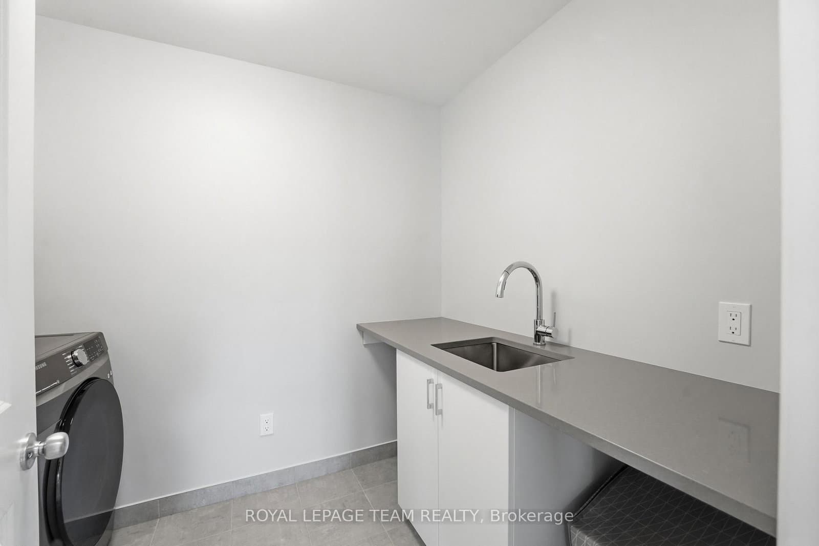 715 Maverick Crescent thumbnail 31