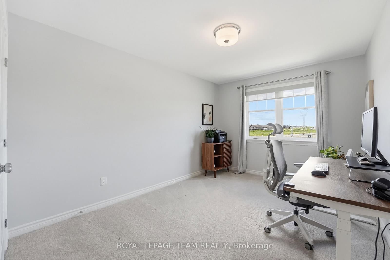 715 Maverick Crescent thumbnail 34