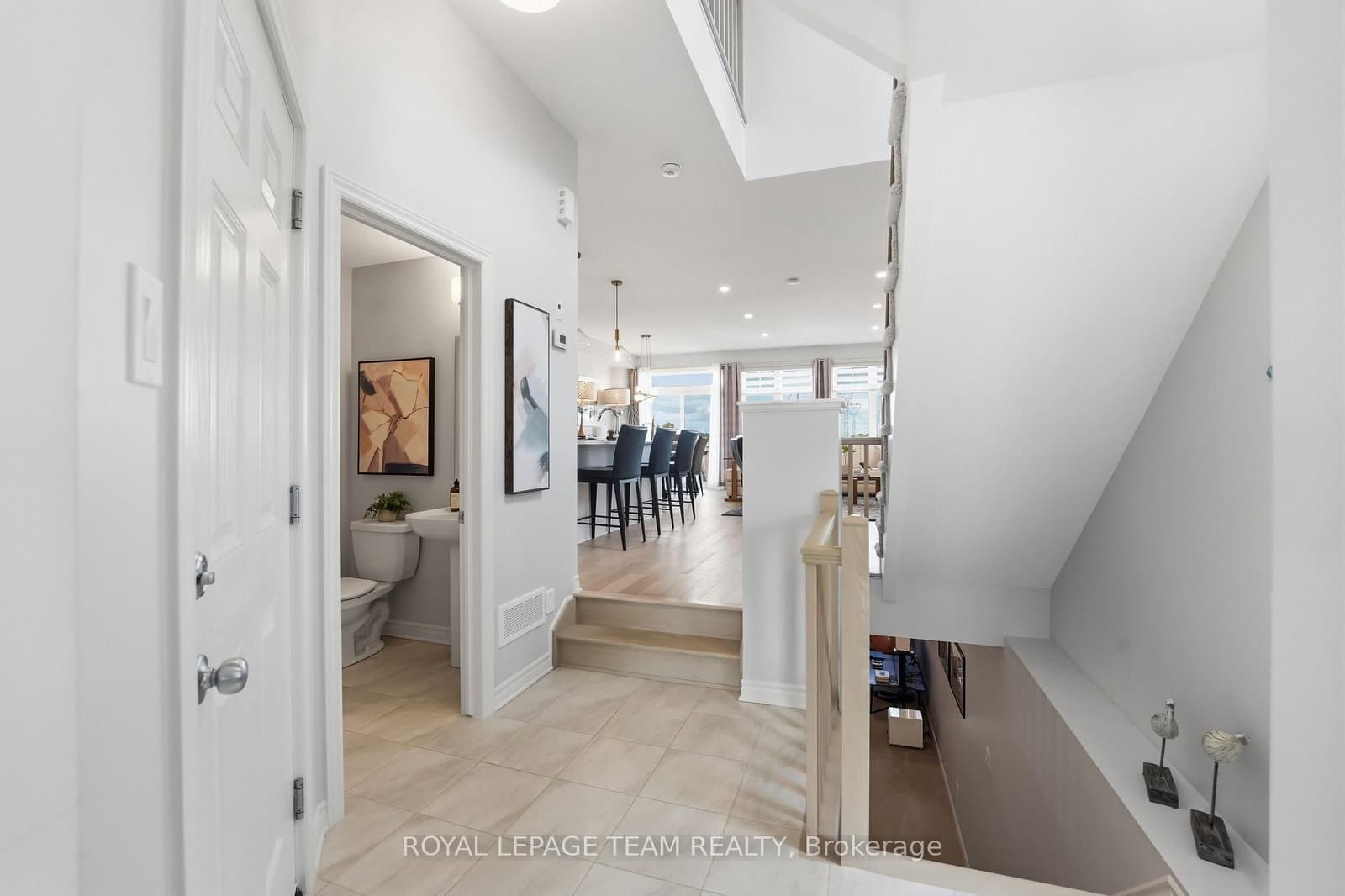 715 Maverick Crescent thumbnail 37