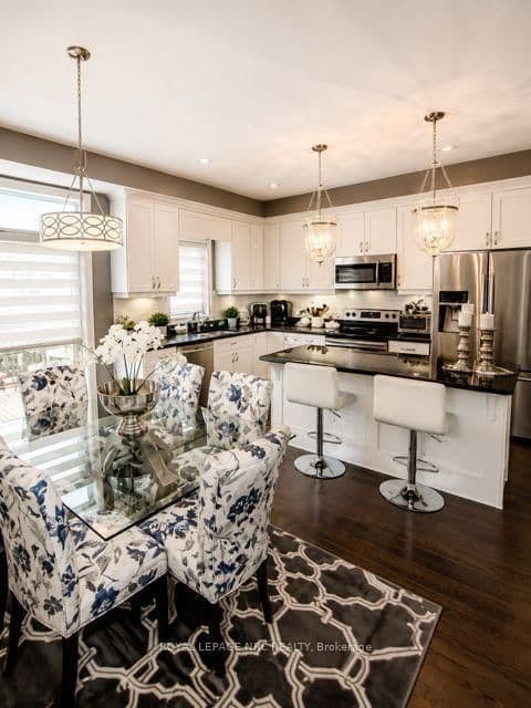 608 SIMCOE Street, Unit 9 thumbnail 8