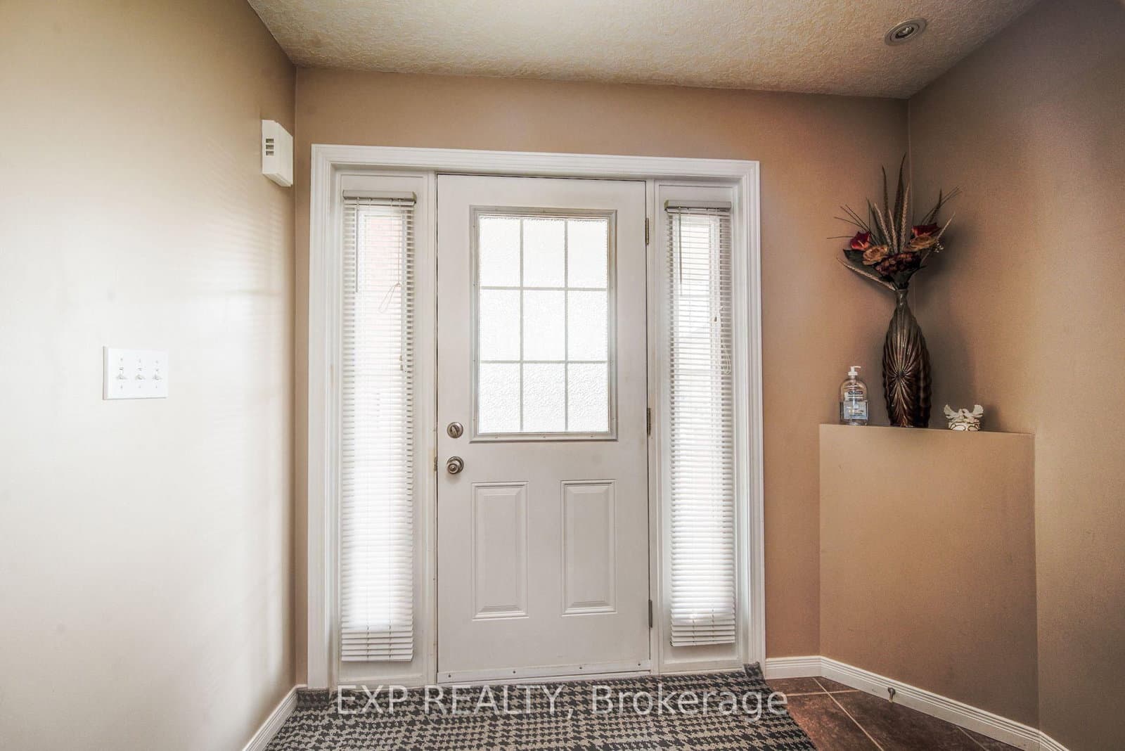124 Udvari Crescent thumbnail 4