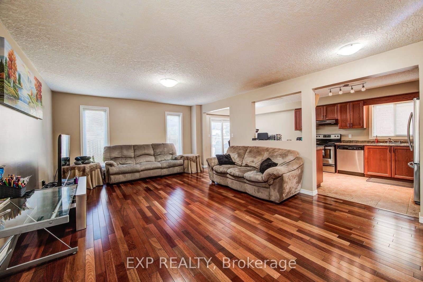 124 Udvari Crescent thumbnail 7