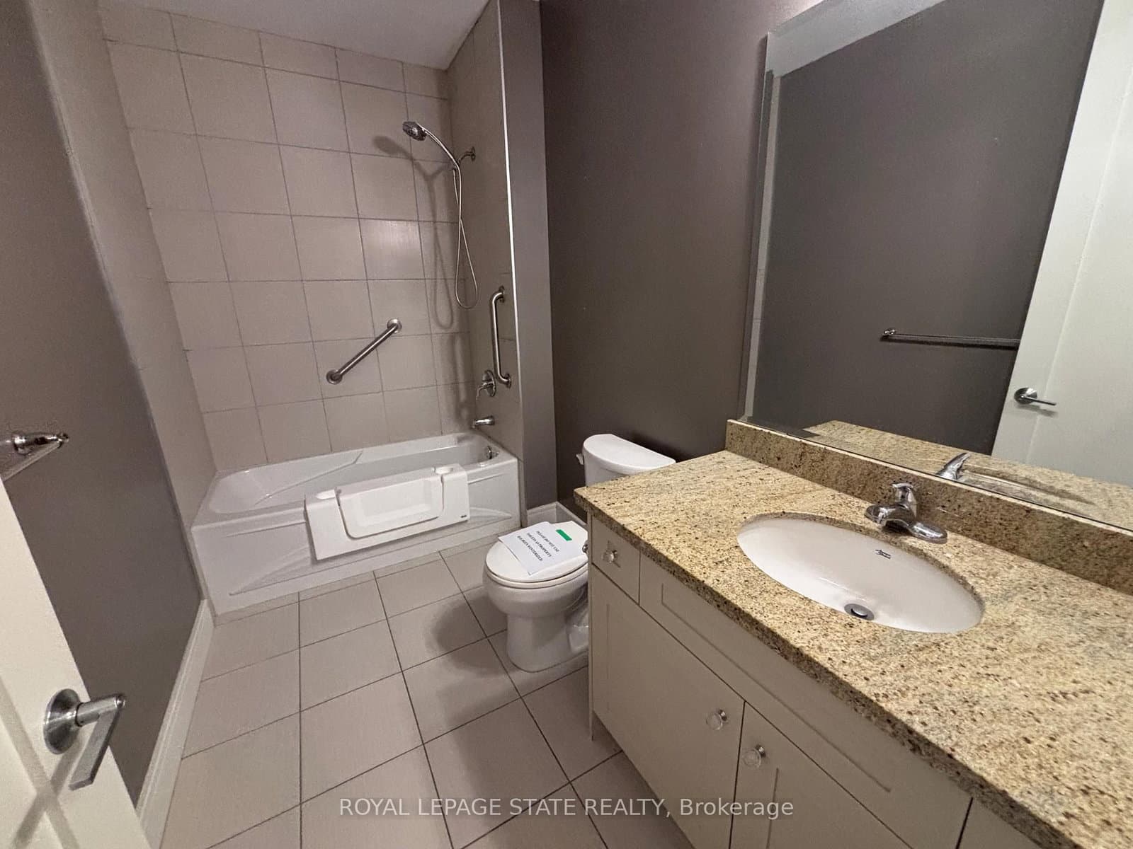112 King Street E, Unit 410 thumbnail 12
