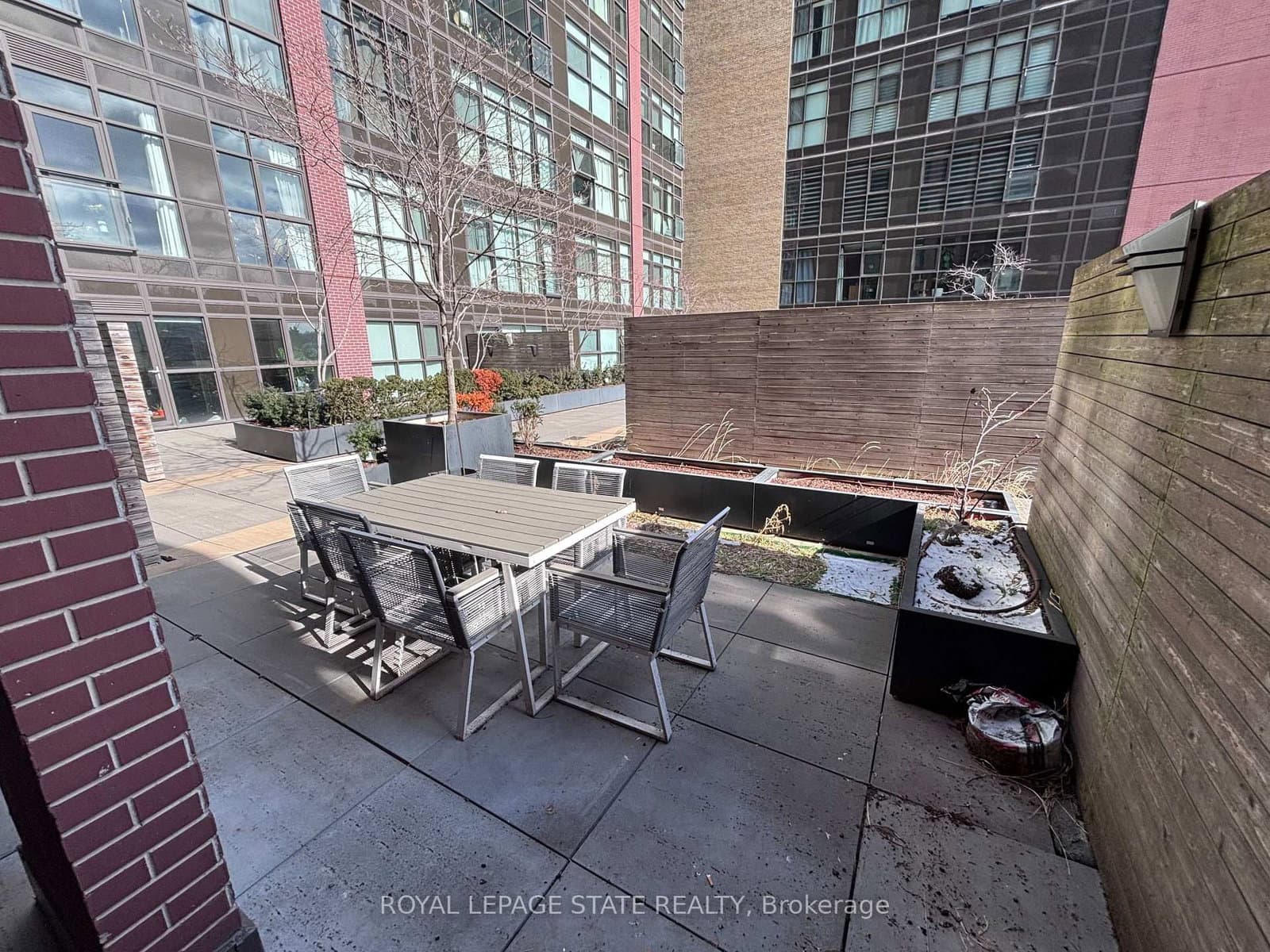 112 King Street E, Unit 410 thumbnail 15