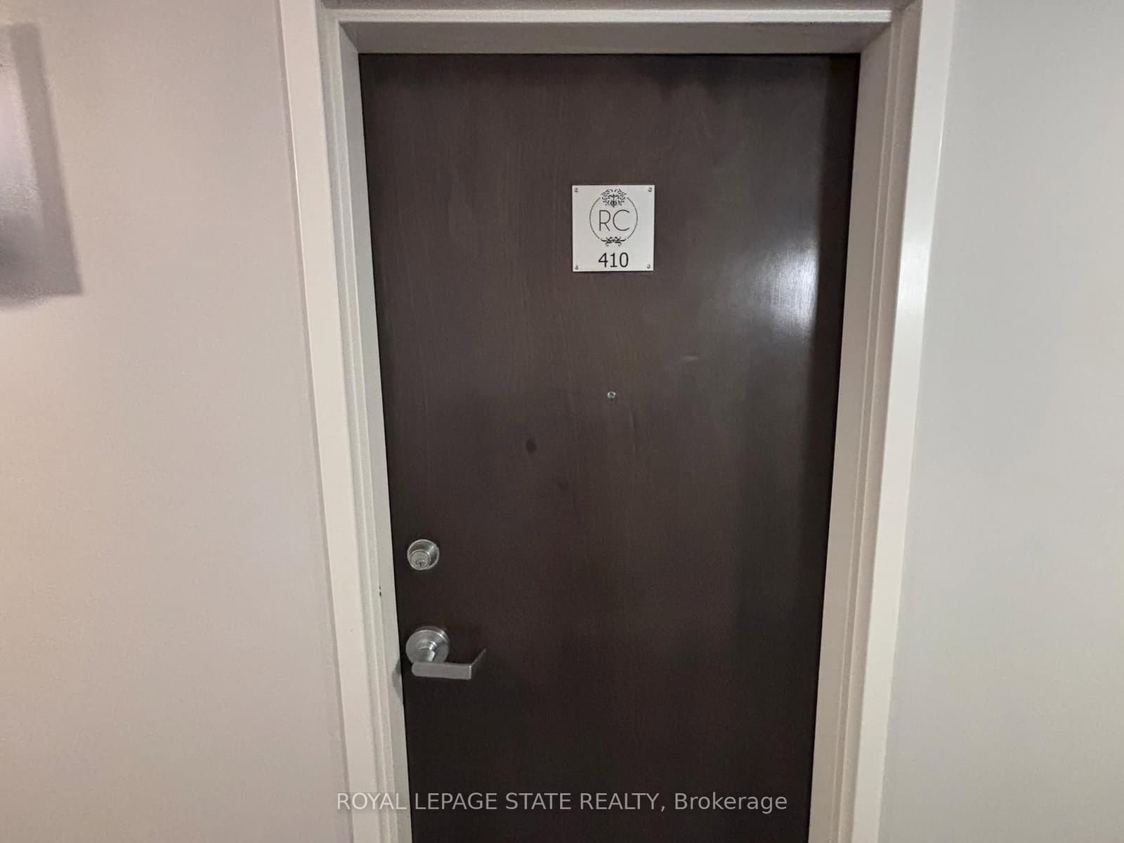 112 King Street E, Unit 410 thumbnail 2