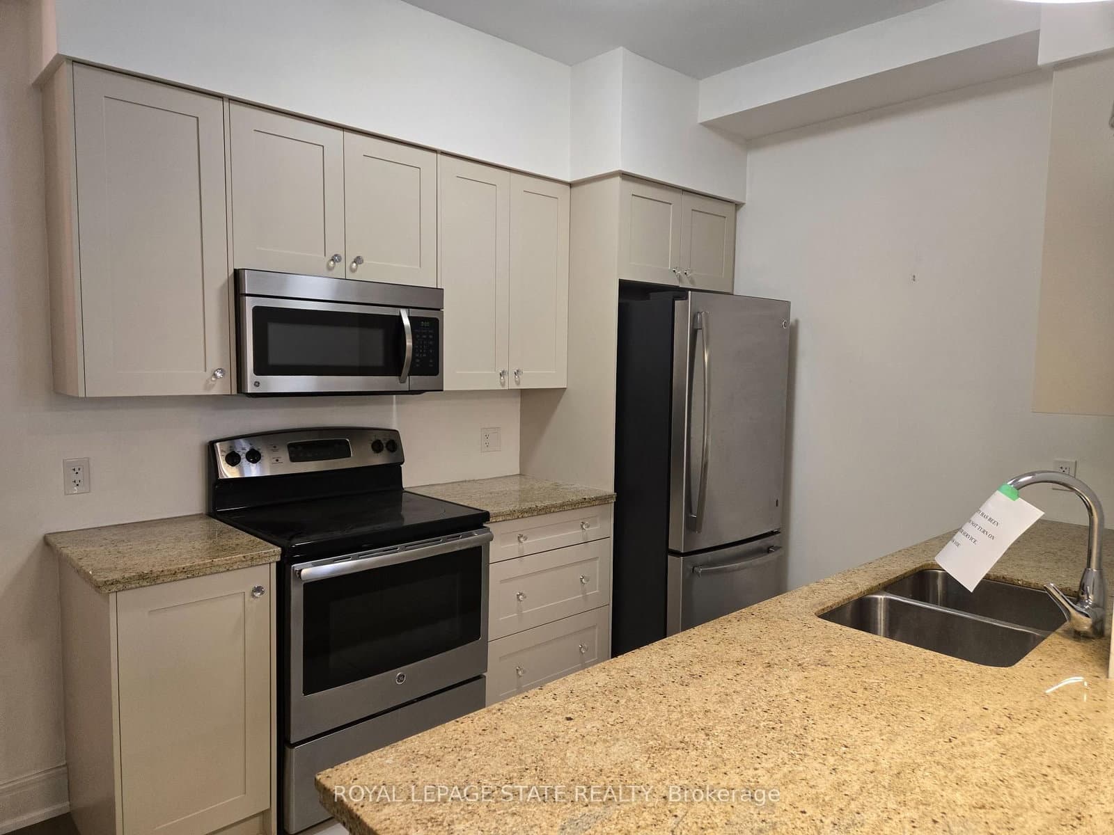 112 King Street E, Unit 410 thumbnail 5