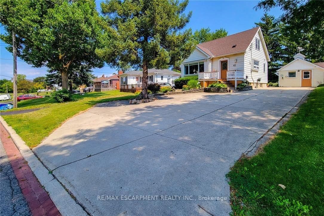 42 LAKE Avenue N thumbnail 3