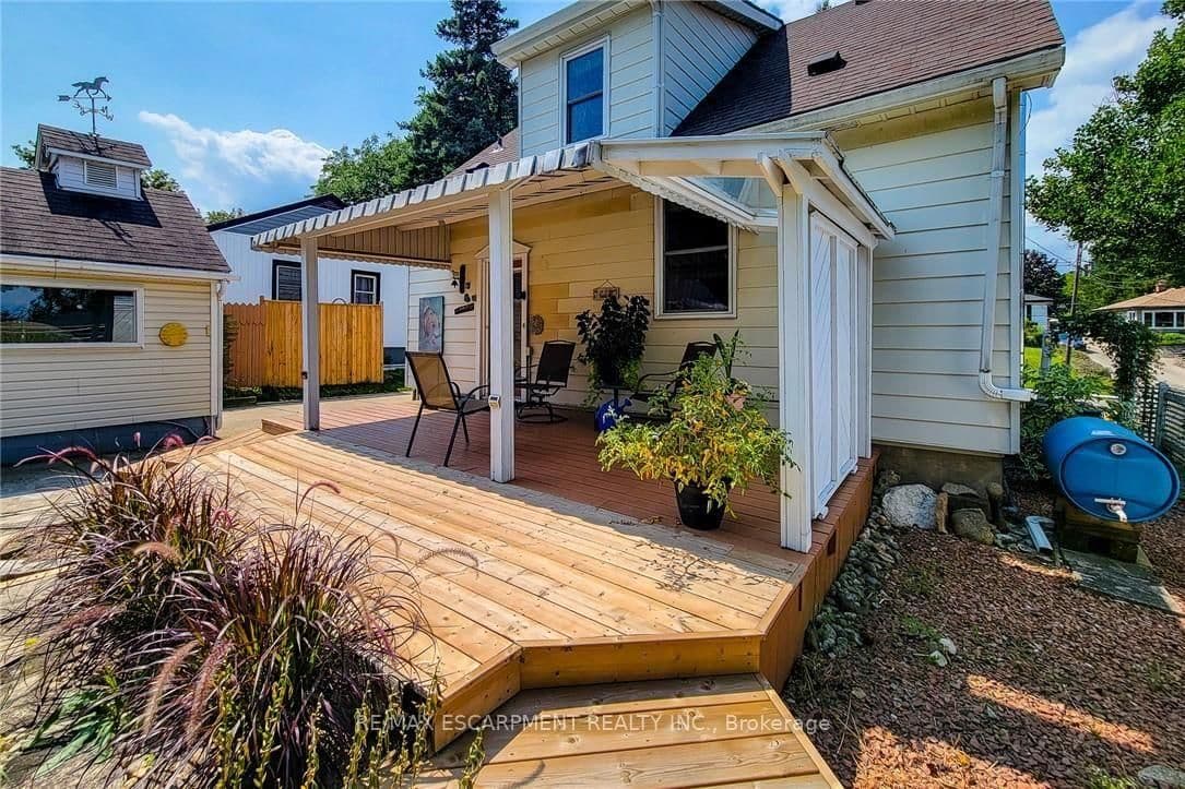 42 LAKE Avenue N thumbnail 8