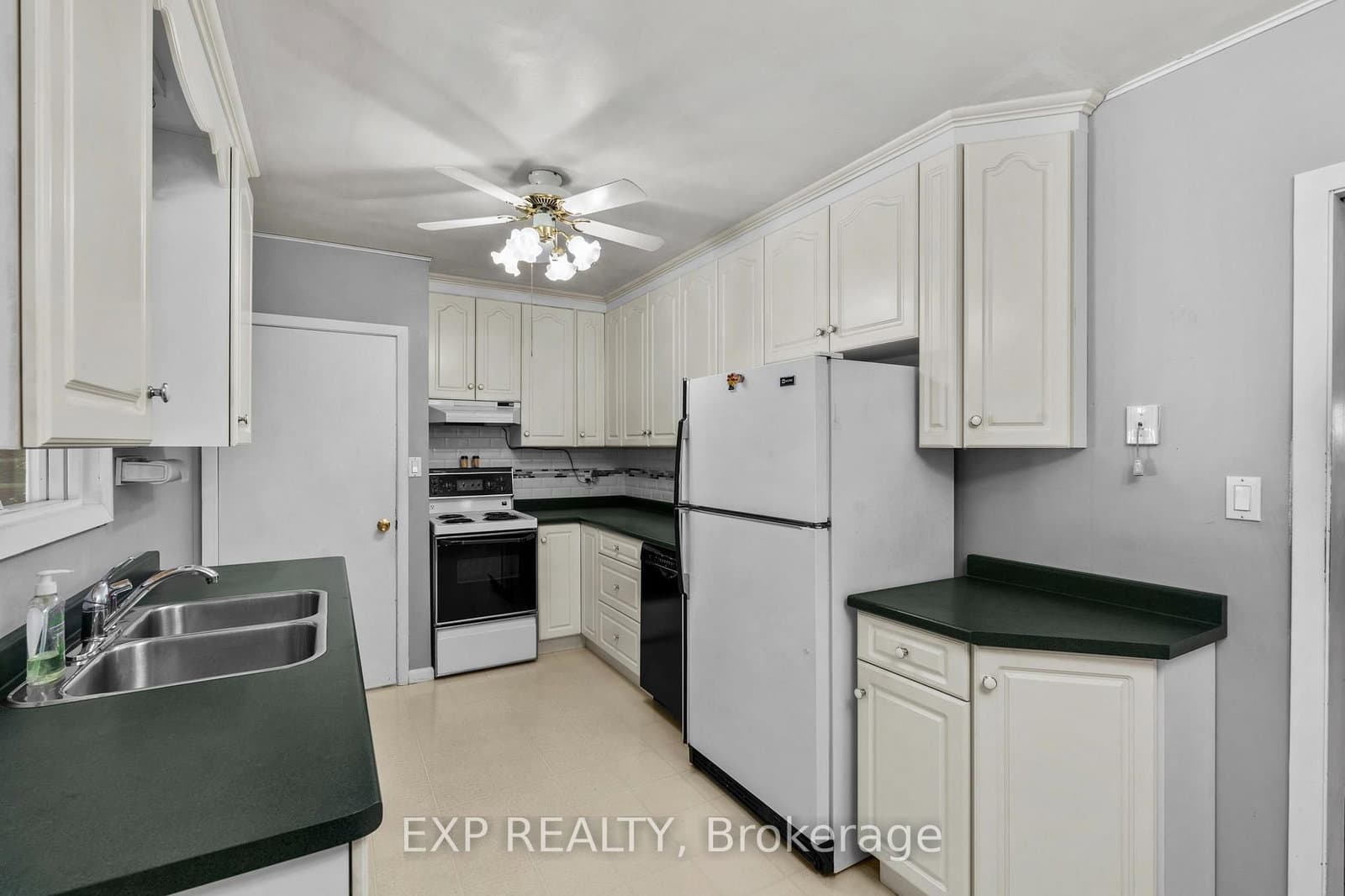 8800 Champlain Drive thumbnail 11
