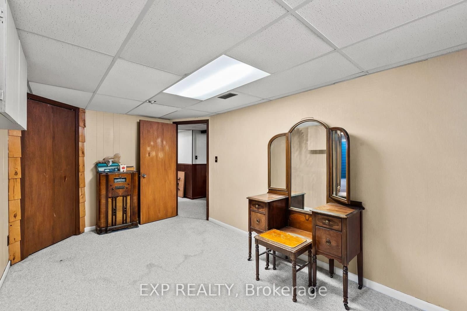 8800 Champlain Drive thumbnail 32