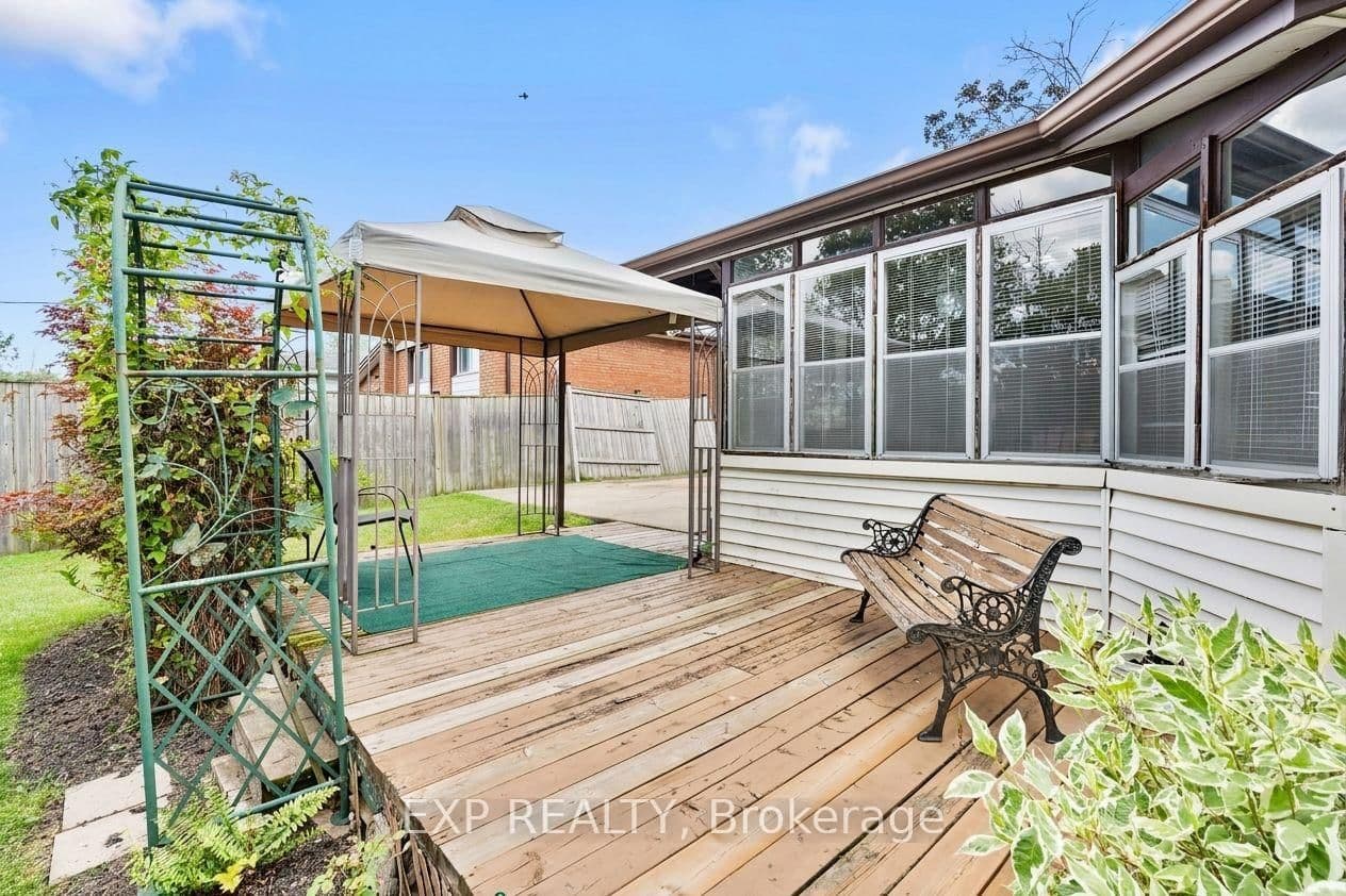 8800 Champlain Drive thumbnail 43