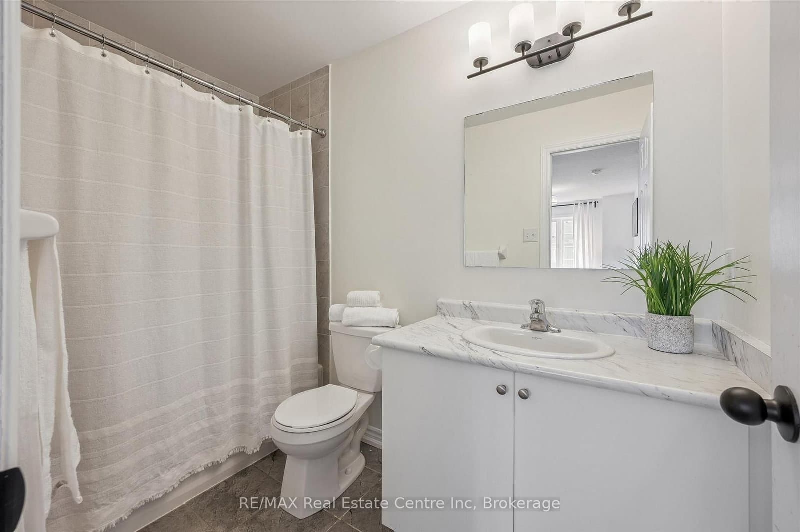 88 DECORSO Drive, Unit 30 thumbnail 13