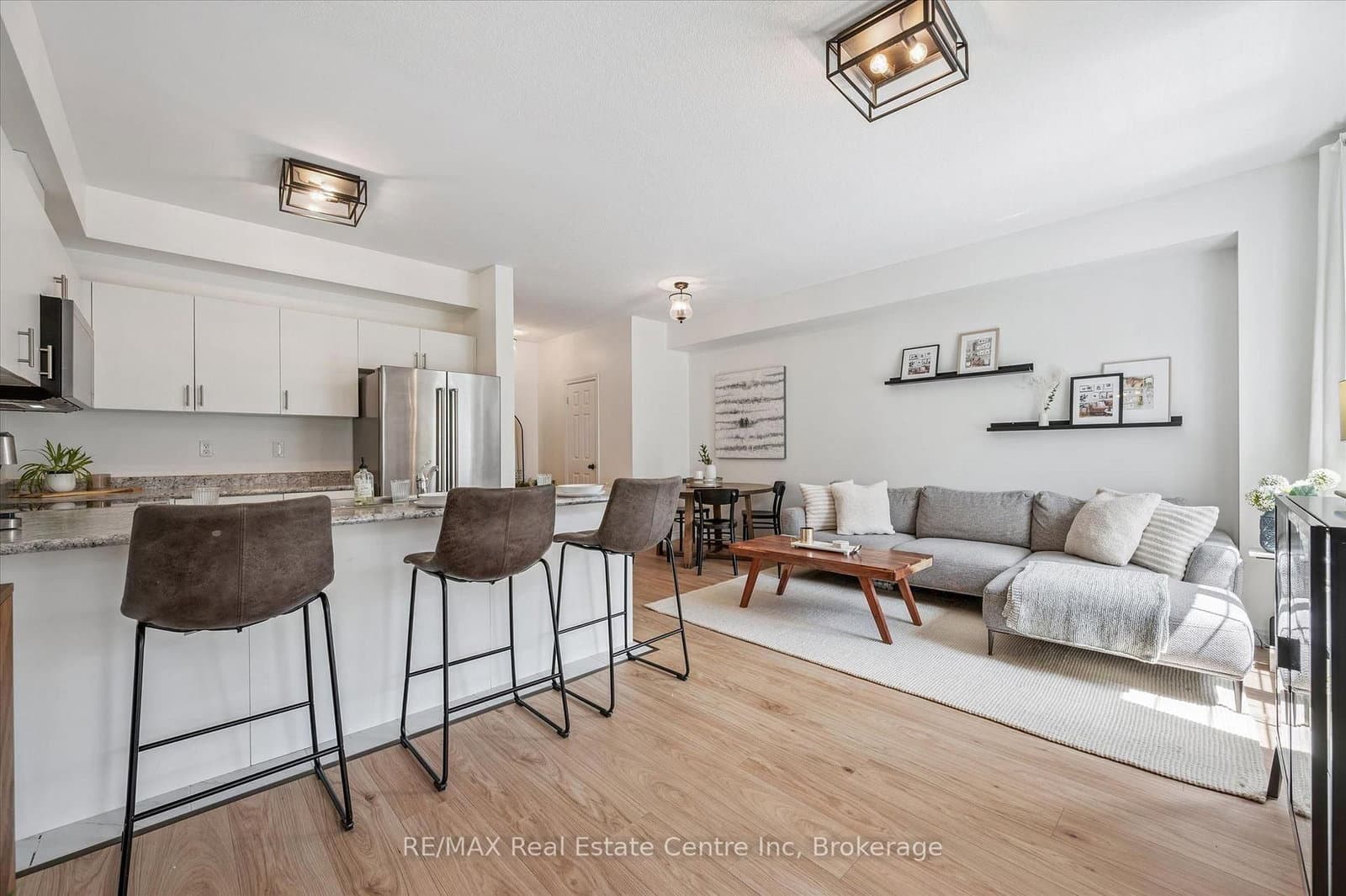 88 DECORSO Drive, Unit 30 thumbnail 4