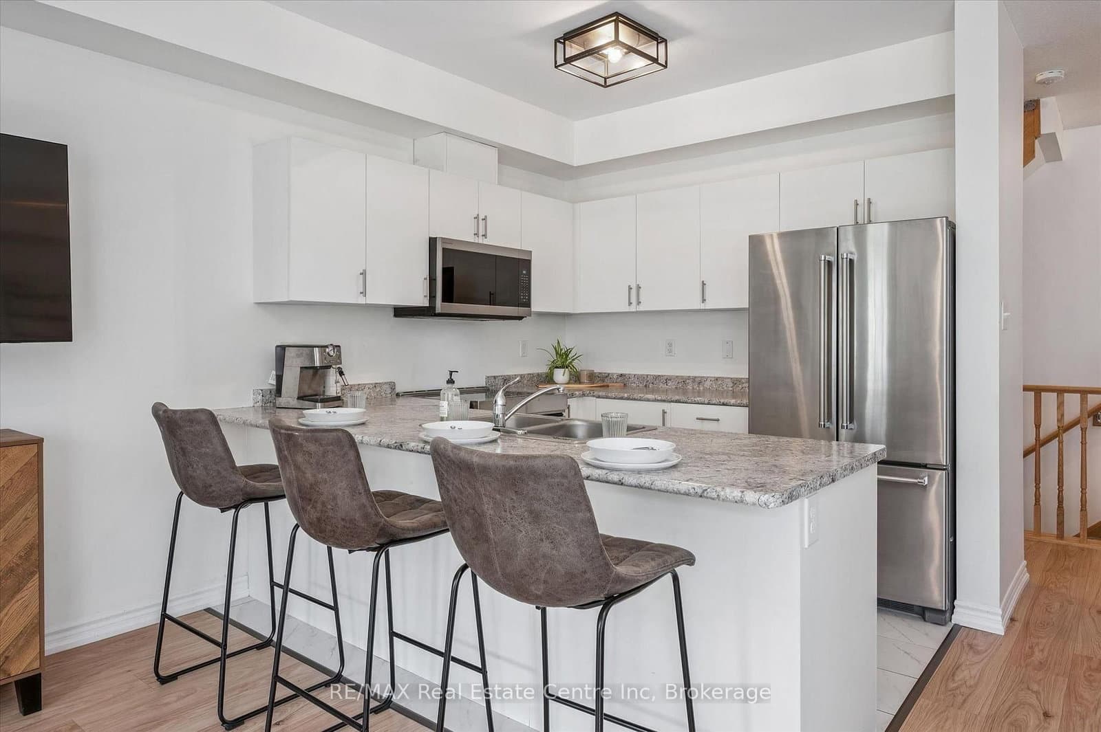 88 DECORSO Drive, Unit 30 thumbnail 5