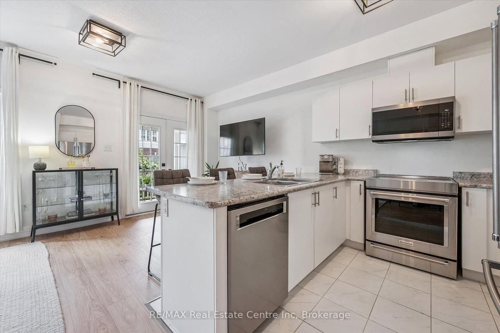 88 DECORSO Drive, Unit 30 thumbnail 6