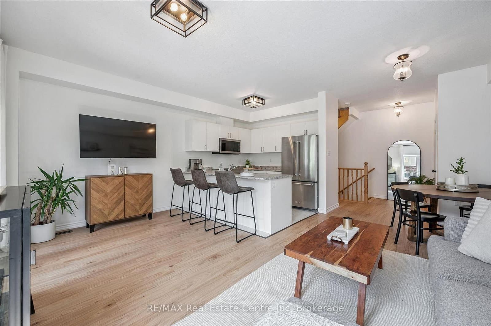 88 DECORSO Drive, Unit 30 thumbnail 9