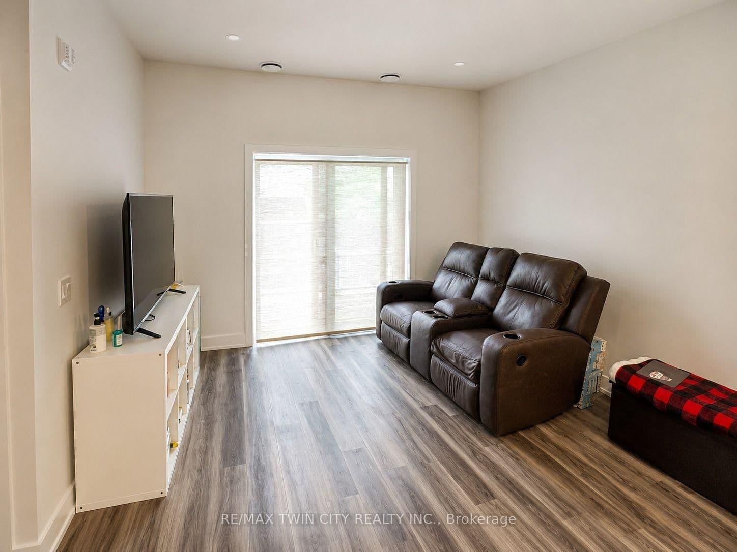 1100 Lackner Place, Unit 216 thumbnail 2