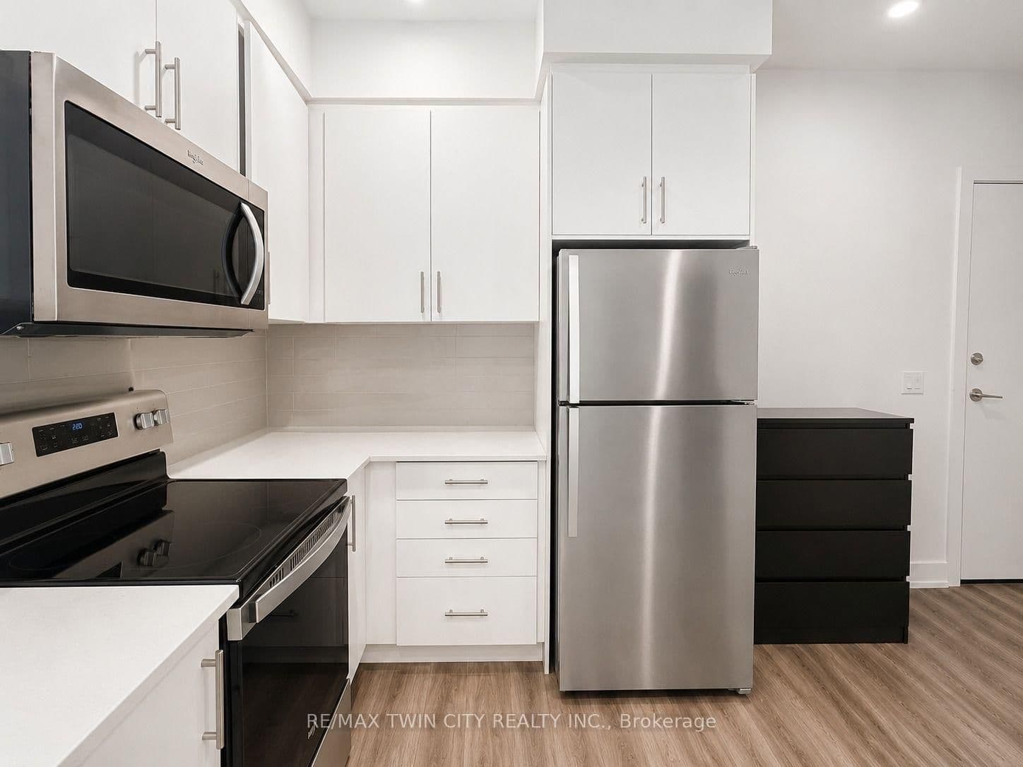 1100 Lackner Place, Unit 216 thumbnail 4