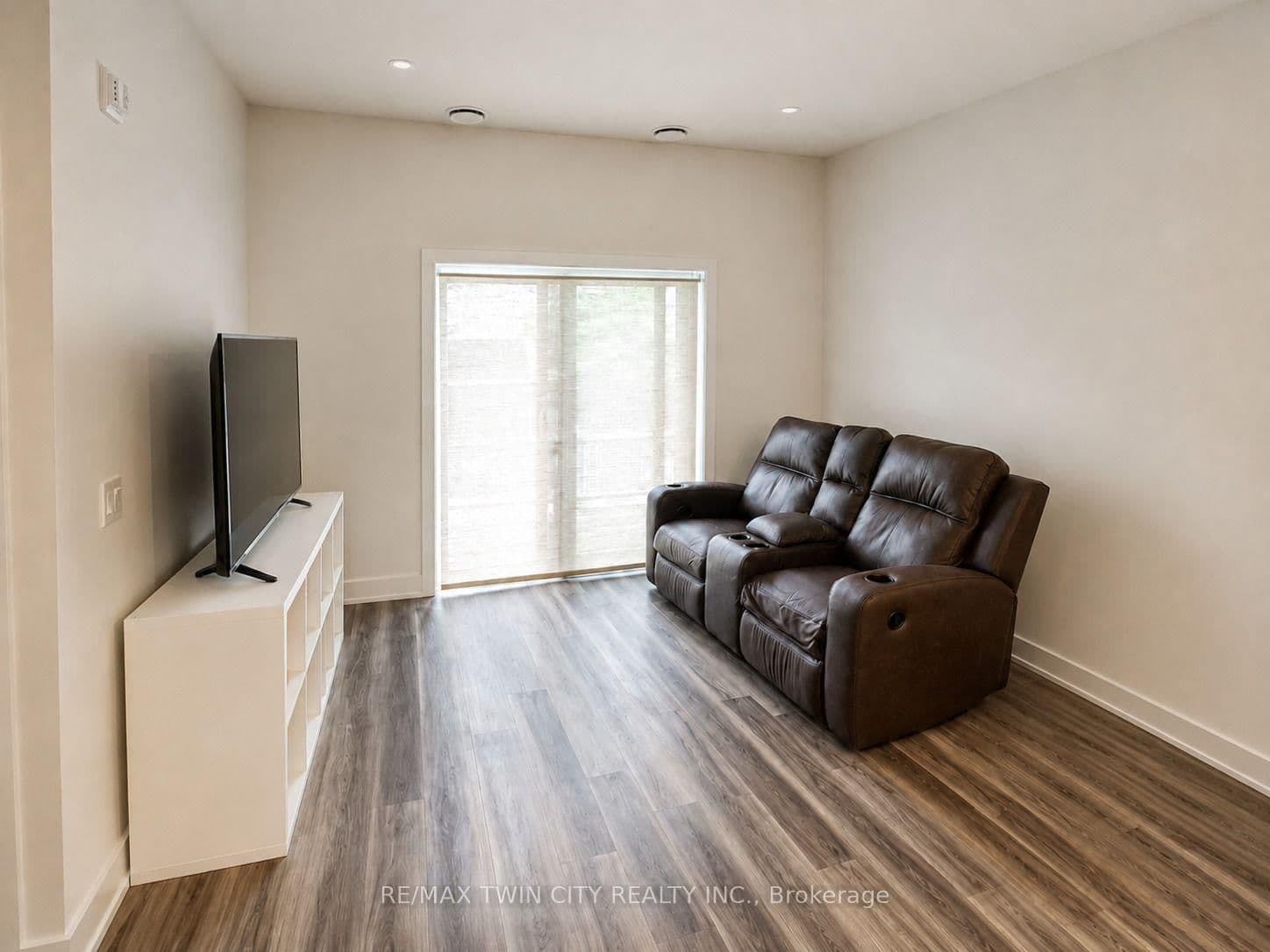 1100 Lackner Place, Unit 216 thumbnail 5