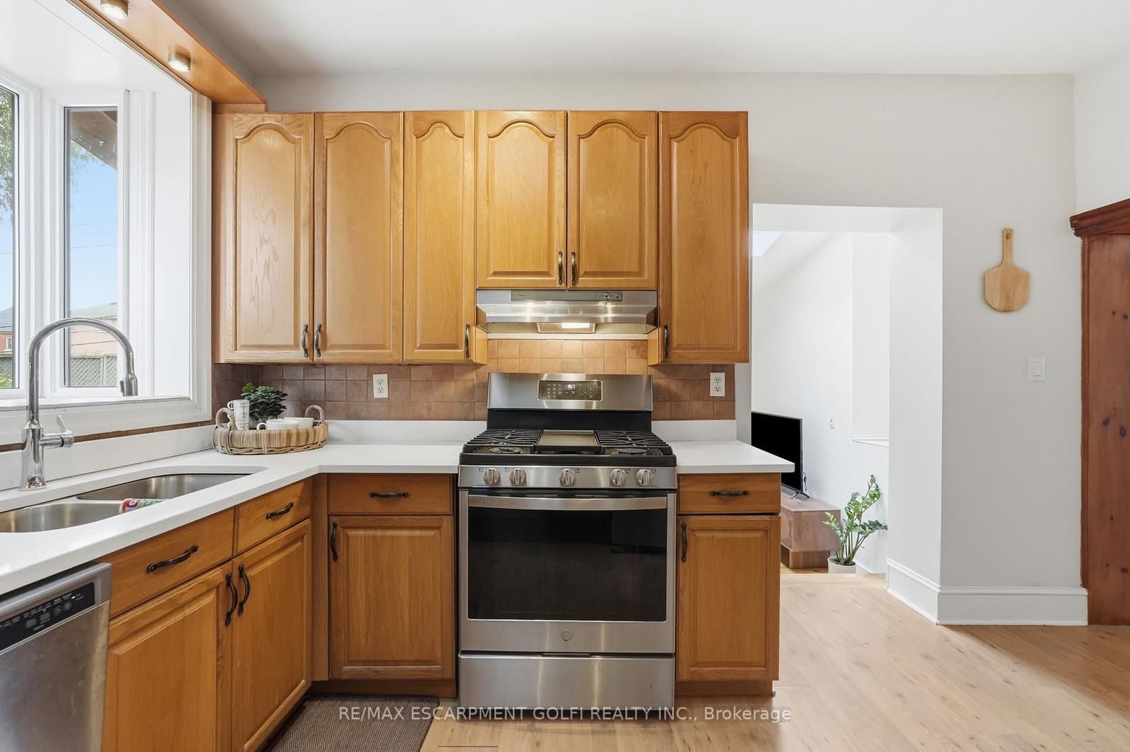 356 Hughson Street thumbnail 10