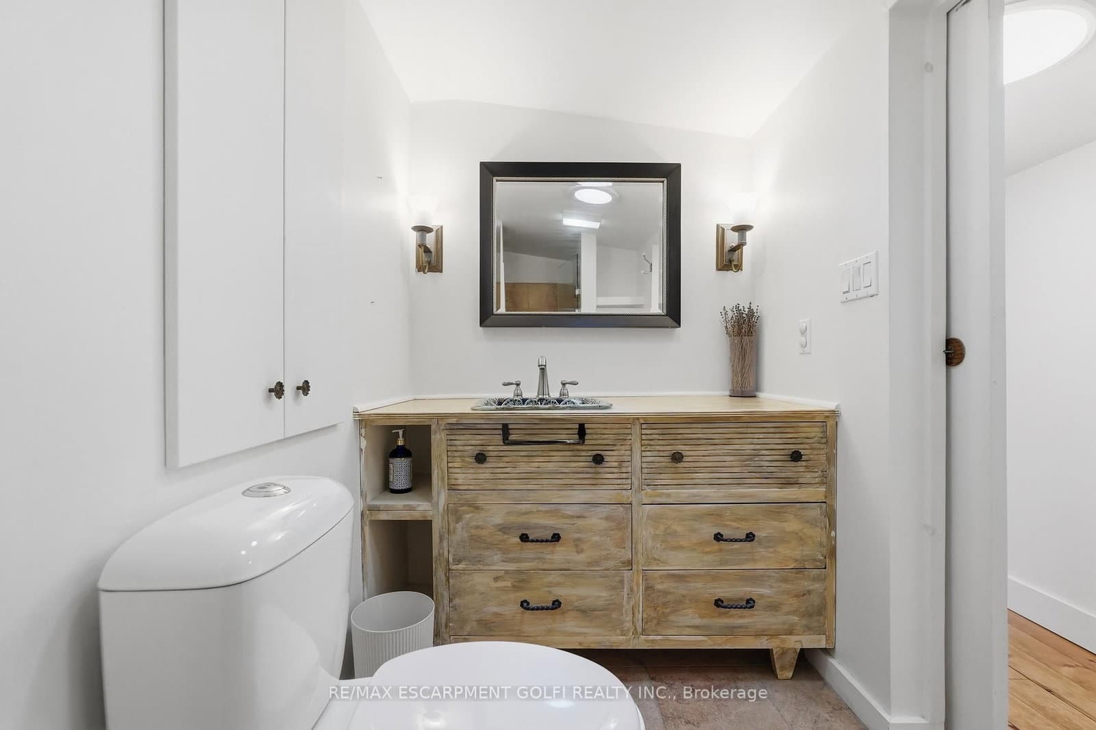 356 Hughson Street thumbnail 17