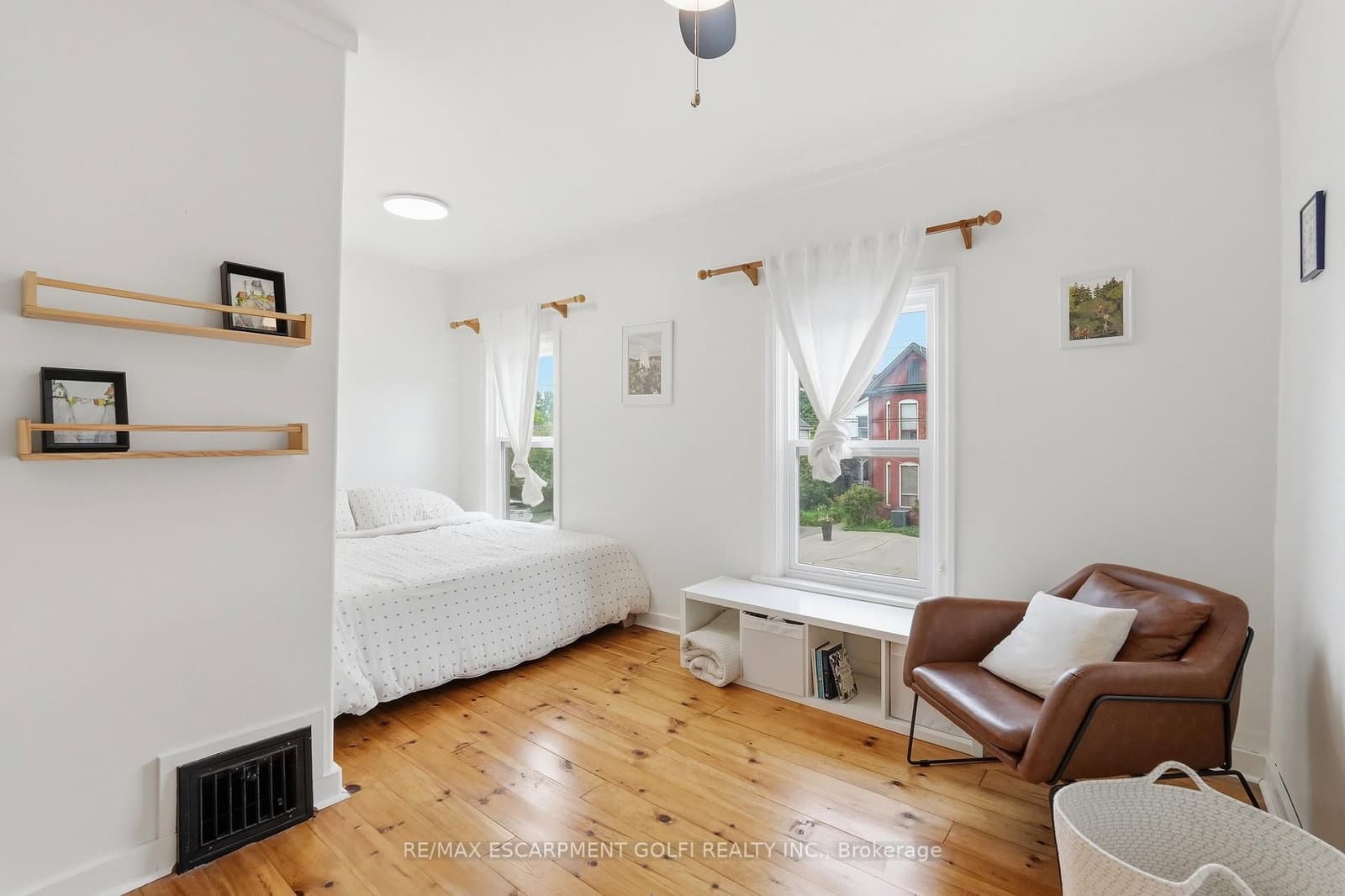 356 Hughson Street thumbnail 19