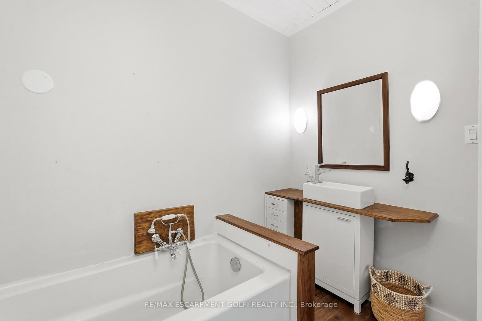 356 Hughson Street thumbnail 22