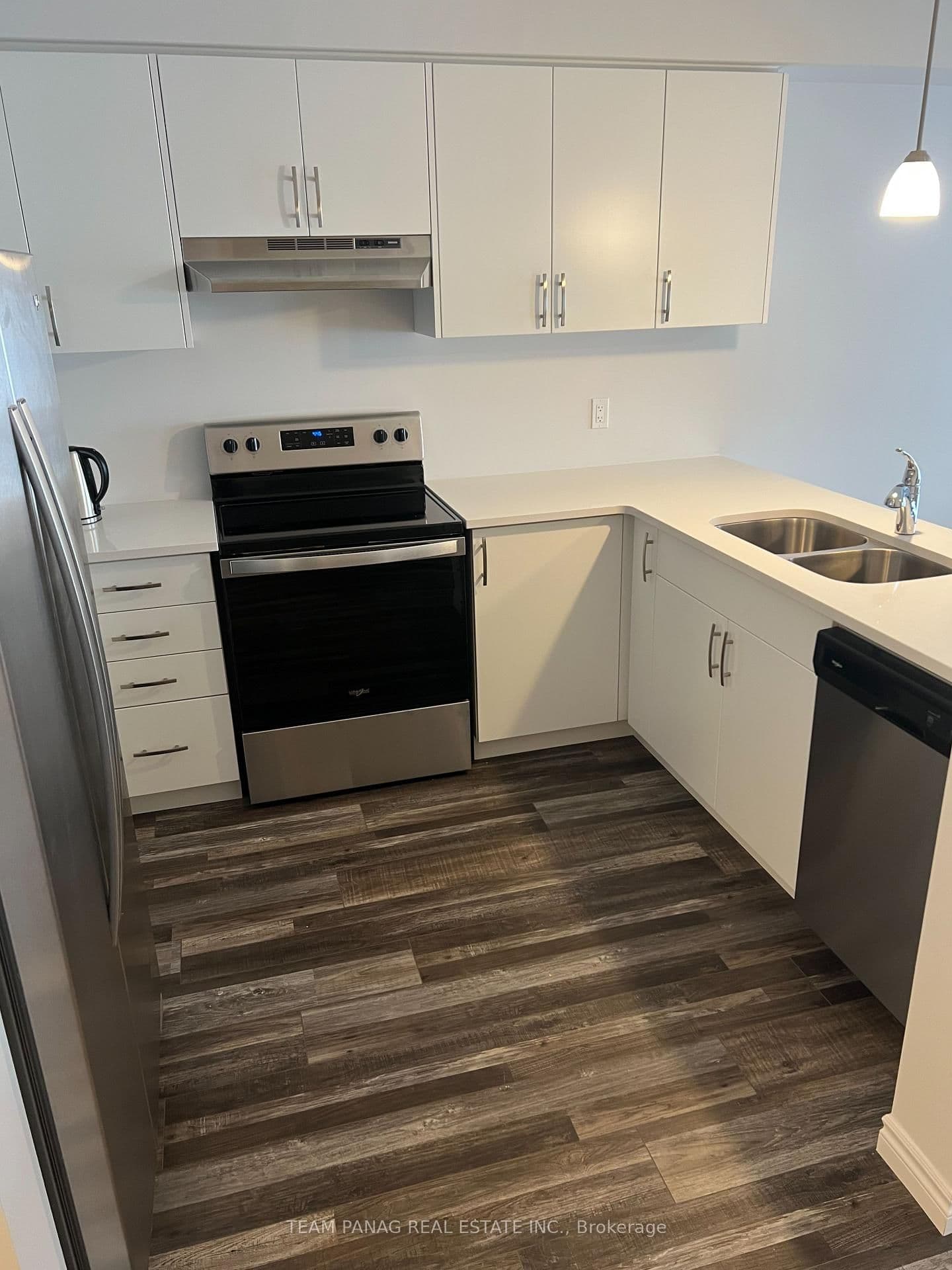 299 Bradshaw Drive thumbnail 4