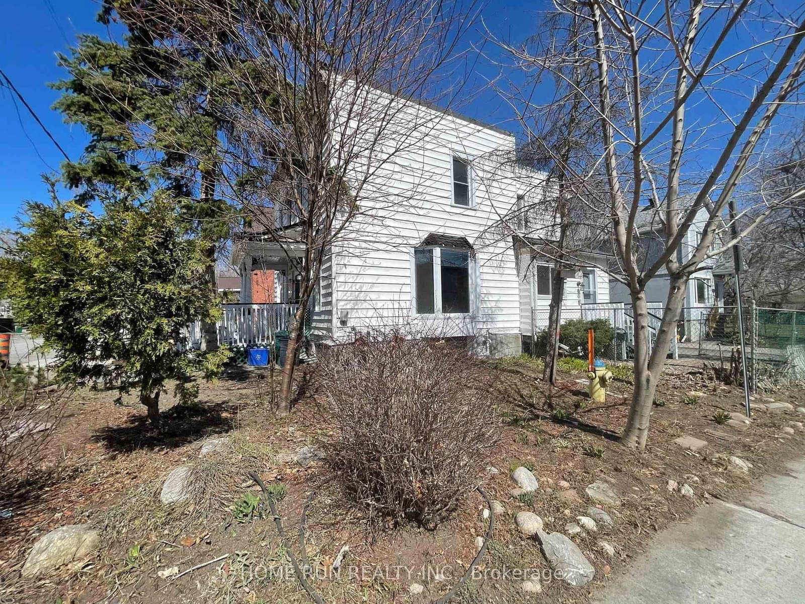 121 Concord Street E thumbnail 3