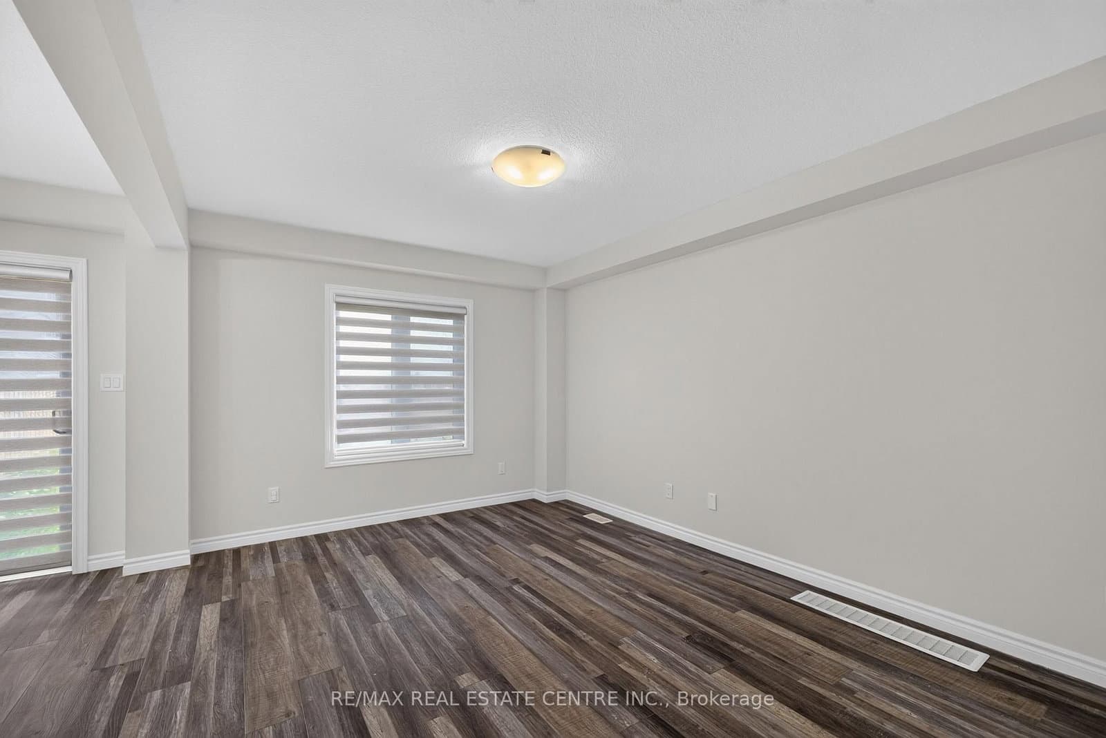 296 Bradshaw Drive thumbnail 12