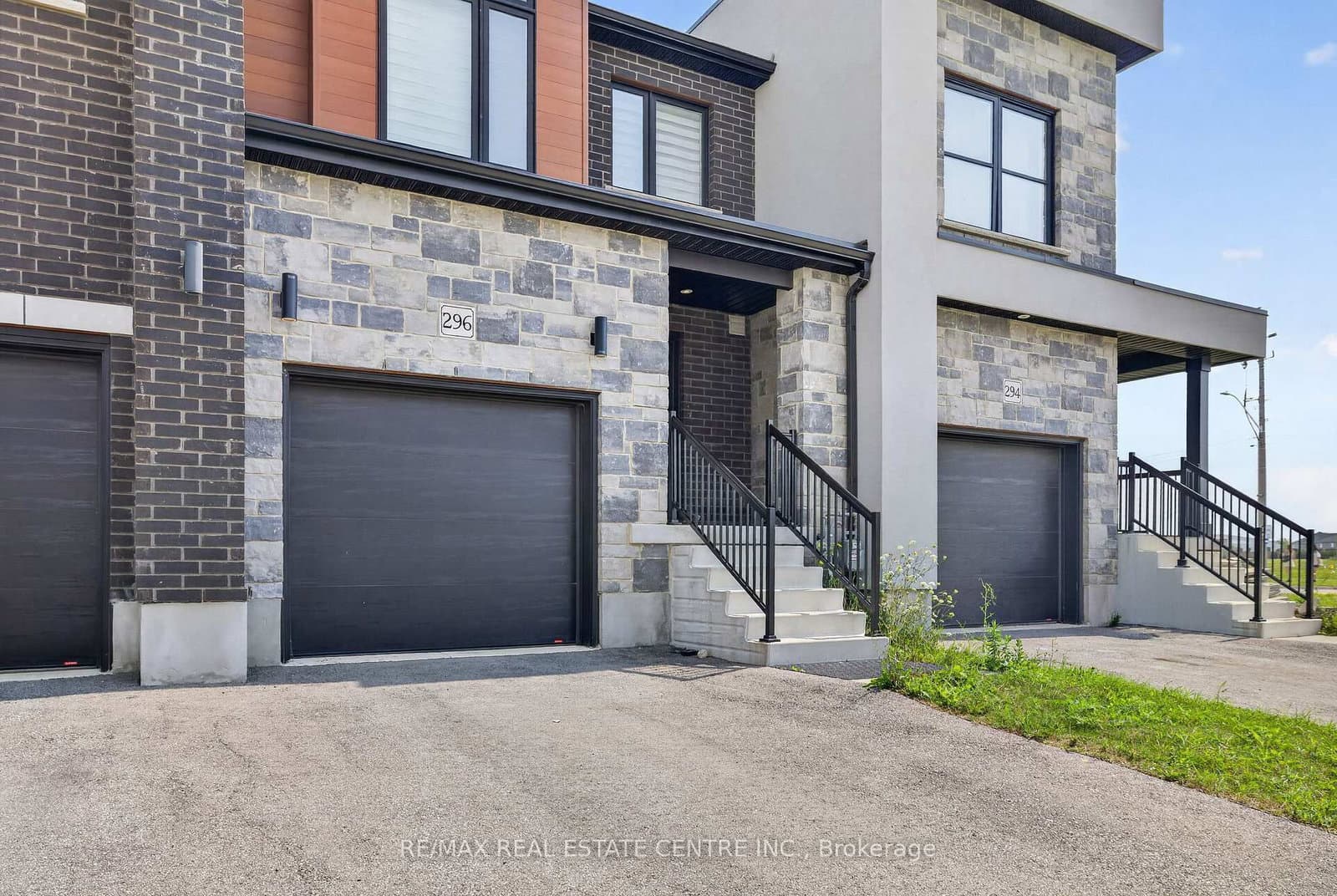 296 Bradshaw Drive thumbnail 4