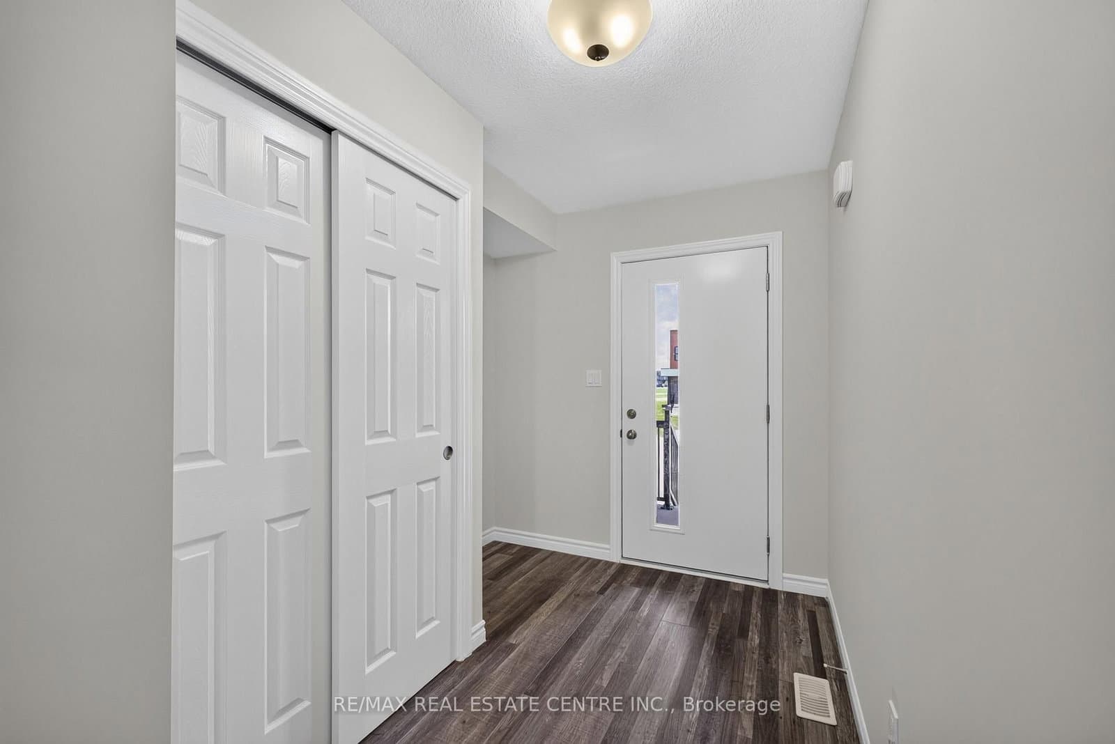 296 Bradshaw Drive thumbnail 7