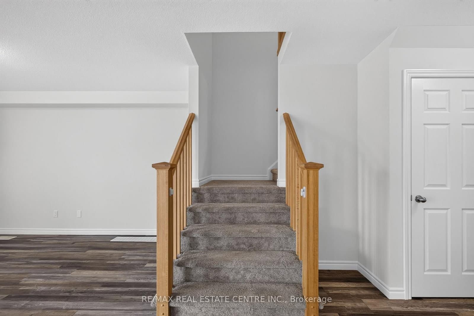 296 Bradshaw Drive thumbnail 9
