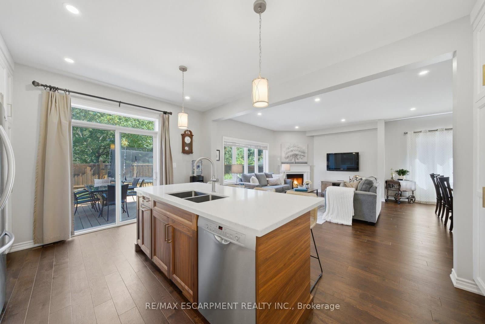 401 Valridge Drive thumbnail 17