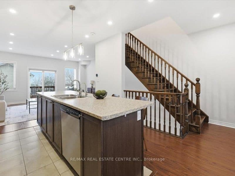 122 Dundas Street E, Unit 9 thumbnail 17