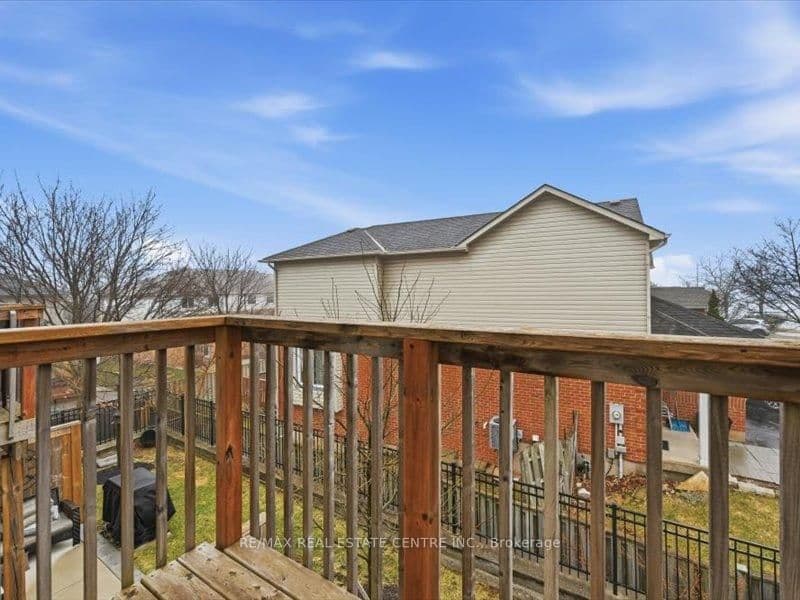 122 Dundas Street E, Unit 9 thumbnail 32