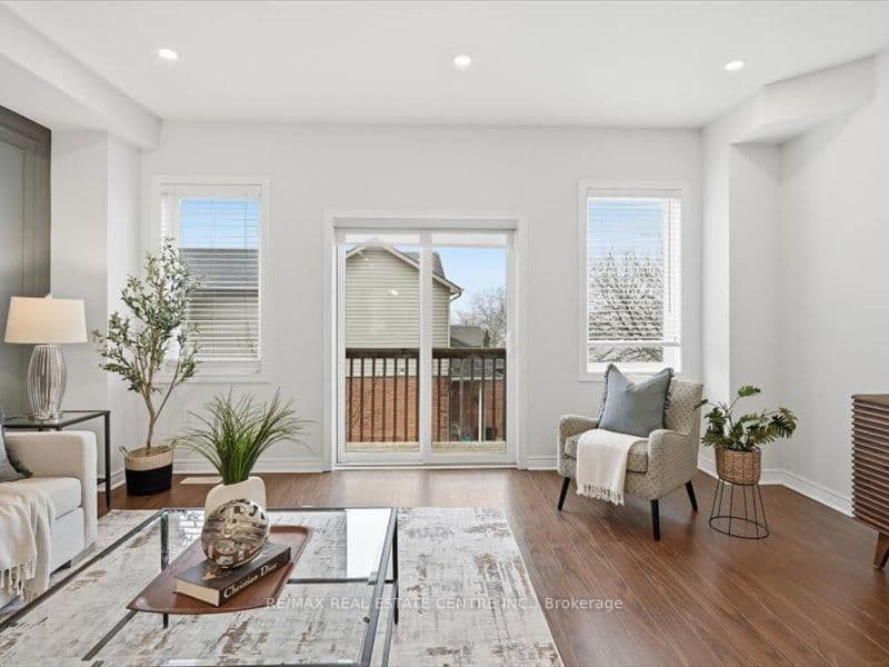 122 Dundas Street E, Unit 9 thumbnail 8