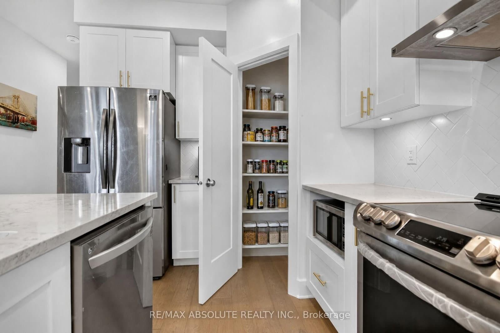 674 Parade Drive thumbnail 10