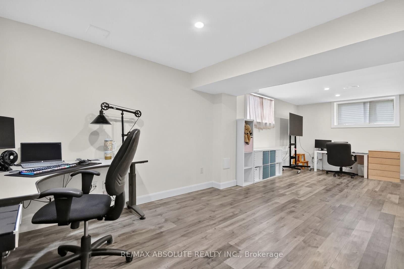 674 Parade Drive thumbnail 32