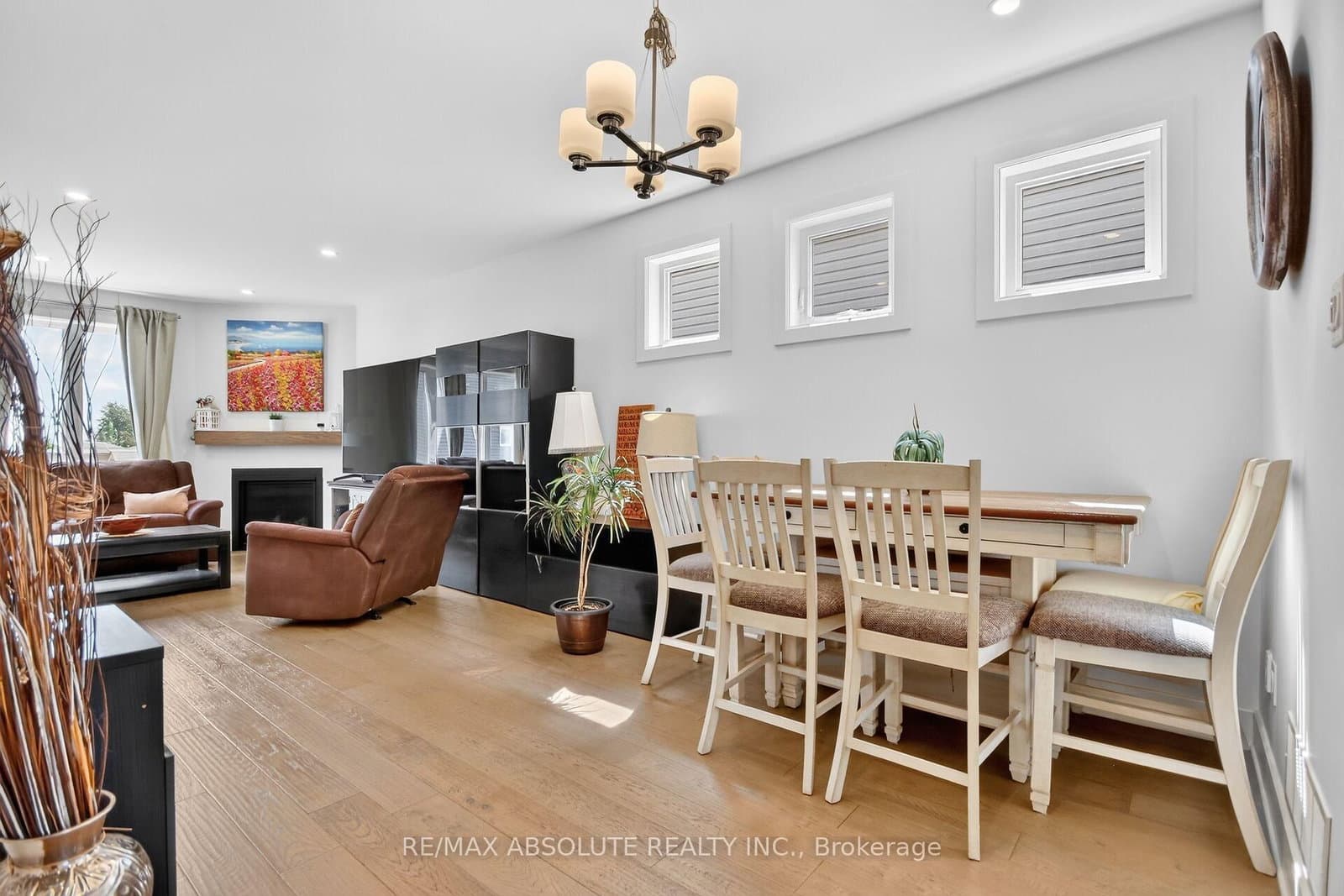 674 Parade Drive thumbnail 4