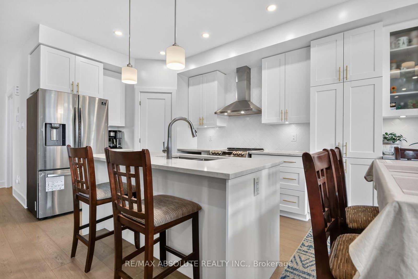 674 Parade Drive thumbnail 9