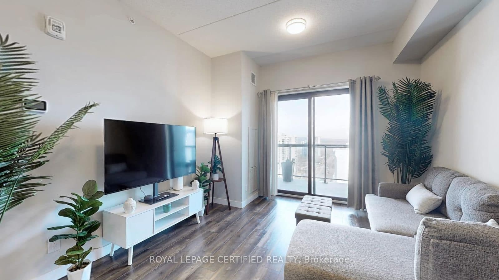 15 Queen Street S, Unit 1608 thumbnail 5