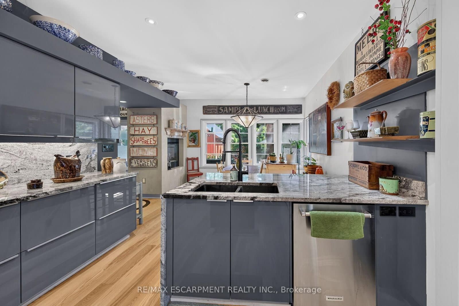 2074 Governors Road thumbnail 11