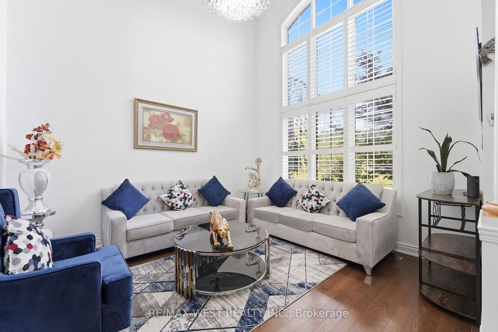 356 Robert Ferrie Drive thumbnail 3