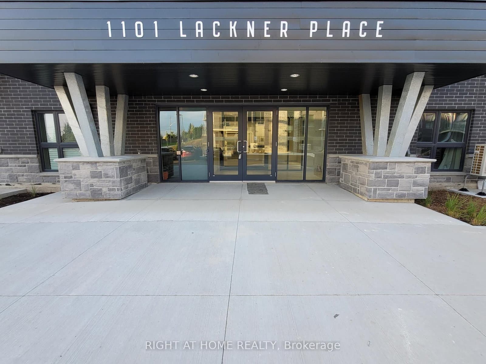 1101 Lackner Place, Unit 414