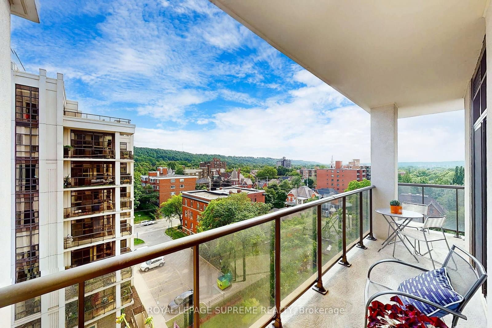 85 Robinson Street, Unit 802