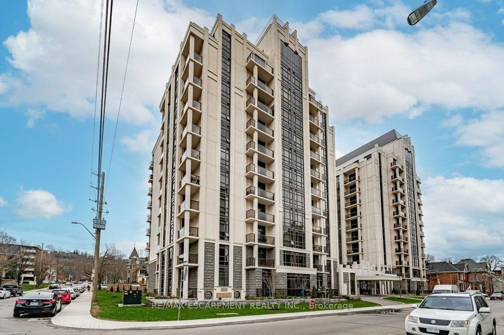 81 Robinson Street, Unit 804