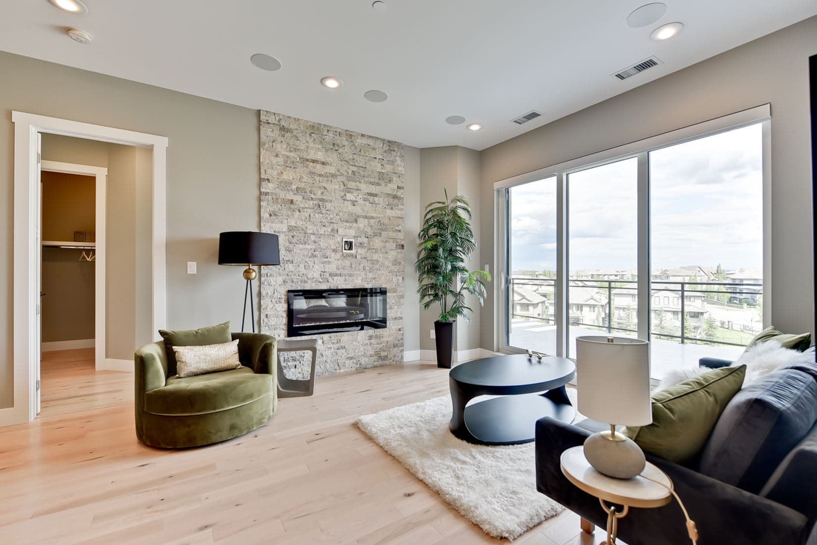 Allure Condos thumbnail 20