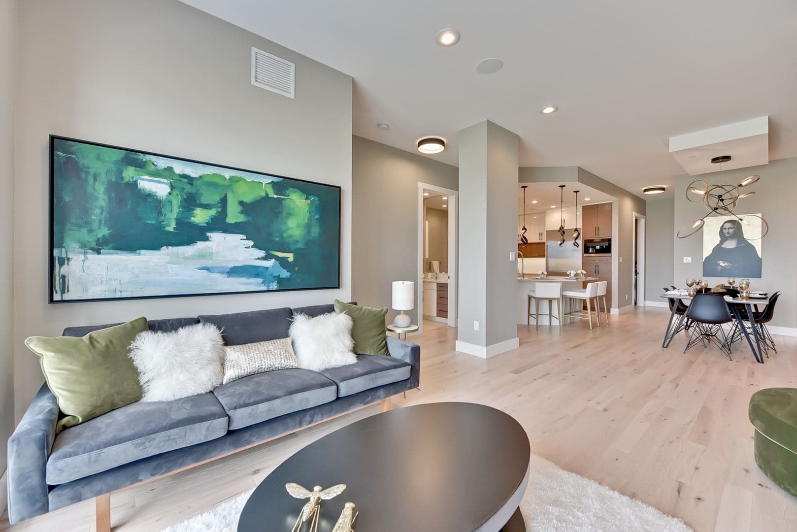 Allure Condos thumbnail 18